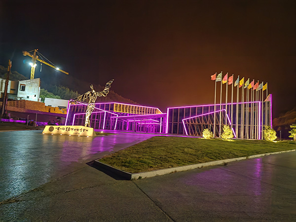 城市亮化是现代城市建设的重要组成部分，它不仅可以美化城市的夜景，还能提升城市的整体形象。随着科技的不断进步，城市亮化也得到了更多的关注和创新。本文将介绍一些关于城市亮化的创意和技术，帮助读者了解兴庆城市亮化的重要性以及如何进行兴庆城市亮化的规划和实施。